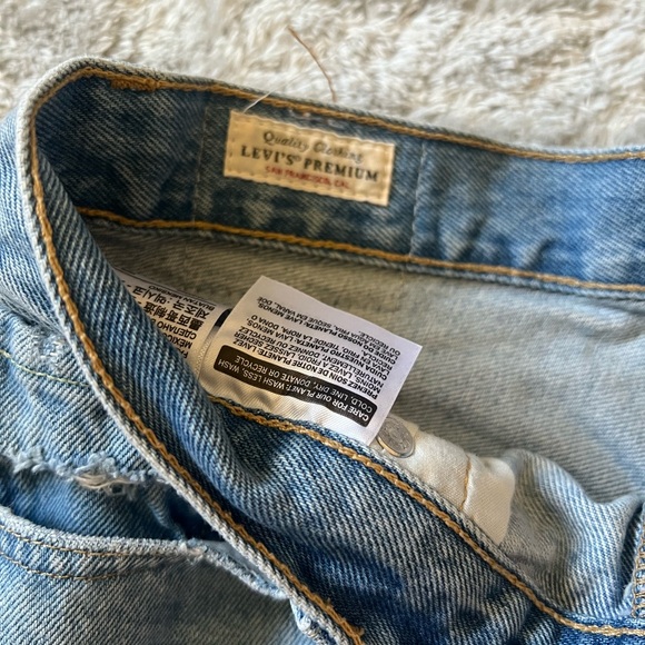 Levi’s 501 Distressed Shorts - Picture 4 of 12
